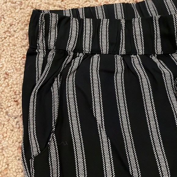 American Eagle Flowy Pants - Picture 4 of 4